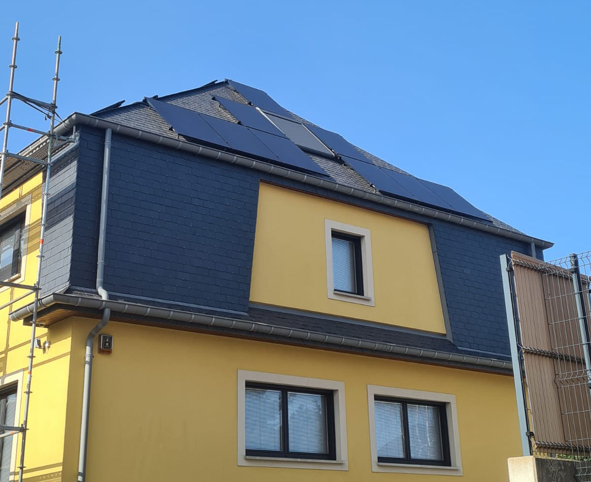 panneaux photovoltaiques sur toiture à Hesperange Luxembourg